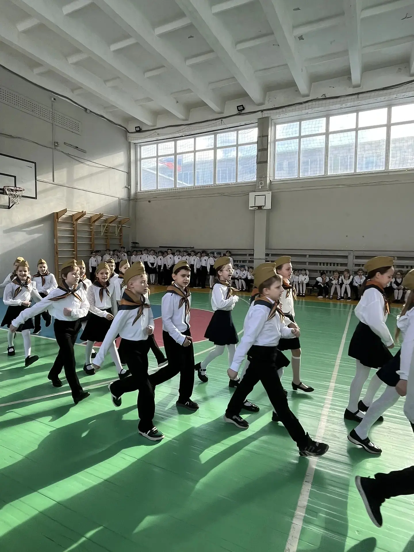 Сегодня прошли смотры строя и песни у 3-4 классов. Каждый взвод был награждён за победу в одной из н