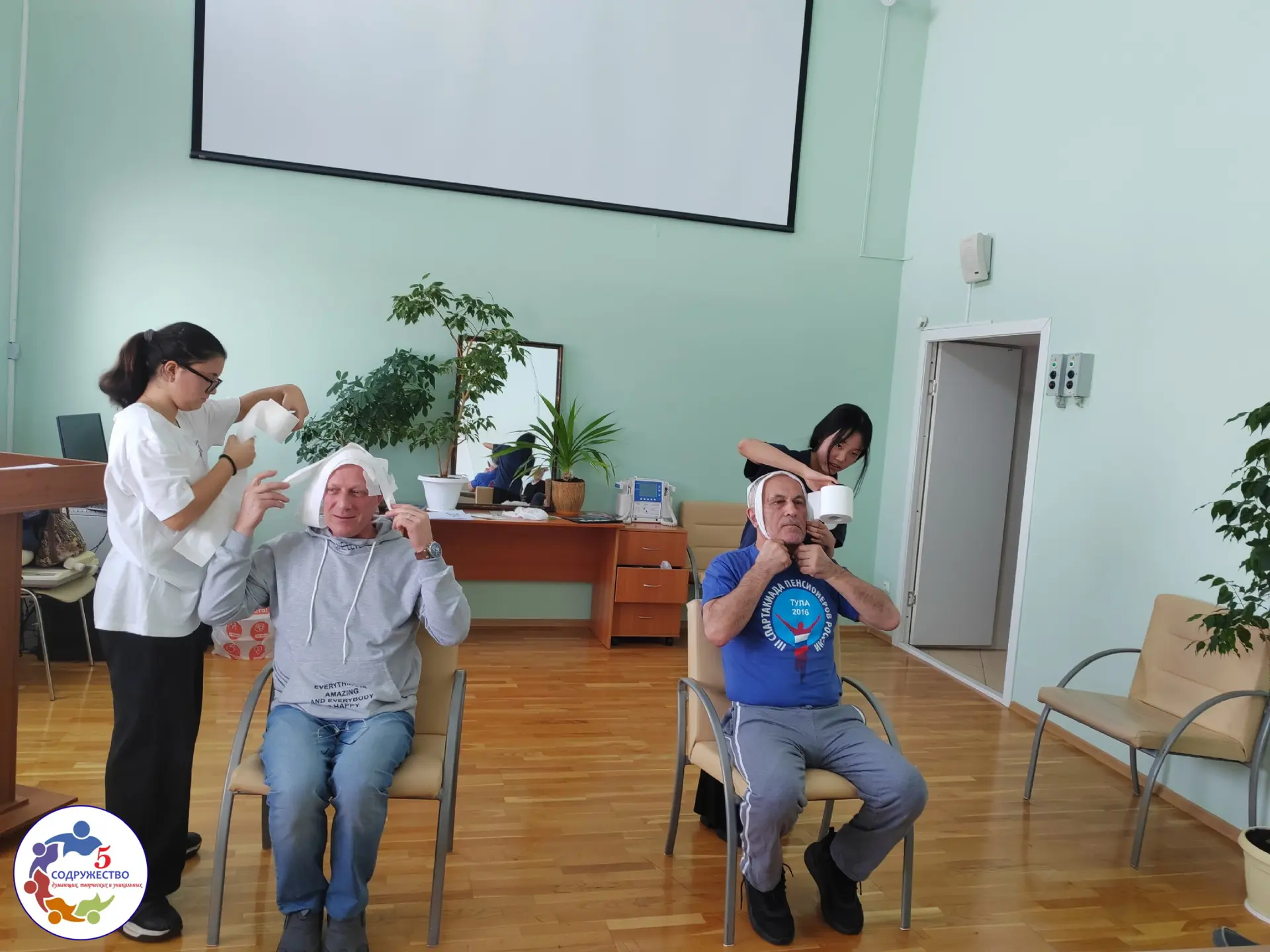 Конкурс для юных медиков «Боровское золото»  Ученицы 8б класса — София Петрунина, Элина Ким, Кира Зо