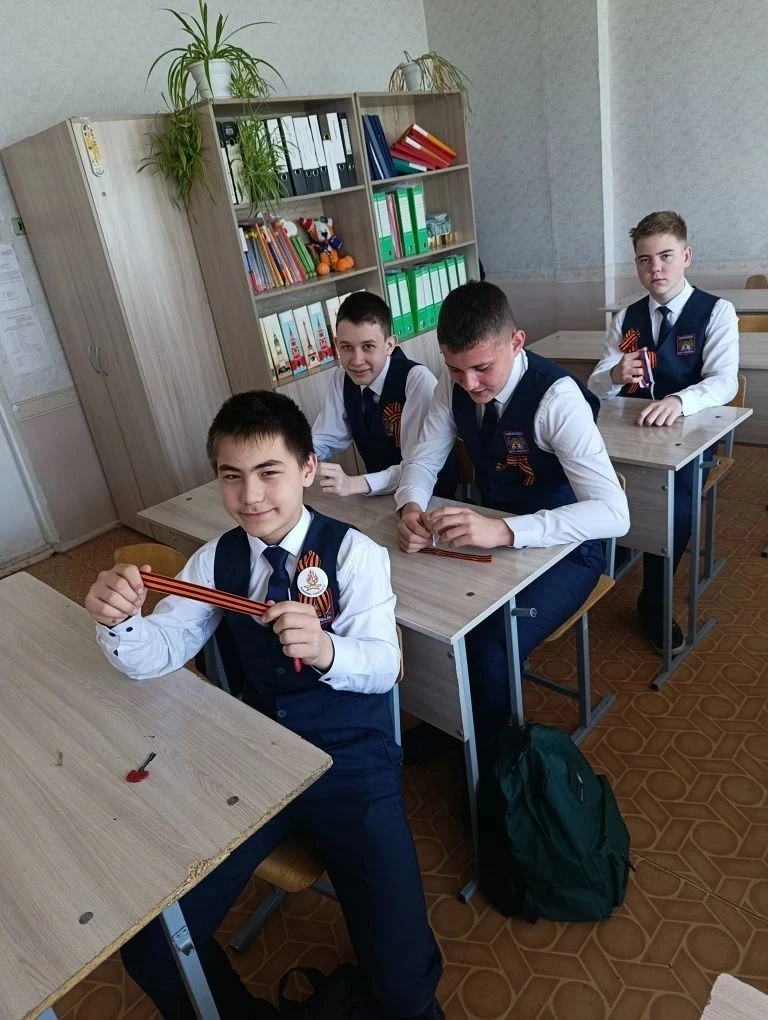 «Не просто лента, а частичка сердца»: 7 «Б» превратил символ Победы в добрую традицию. В преддверии 