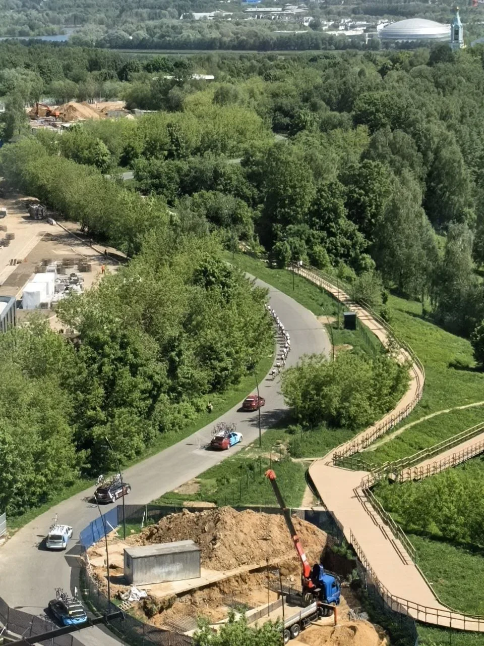 В парке на Крылатских холмах сегодня проходят велосоревнования   Доступ на дорогу закрыт. Также езди
