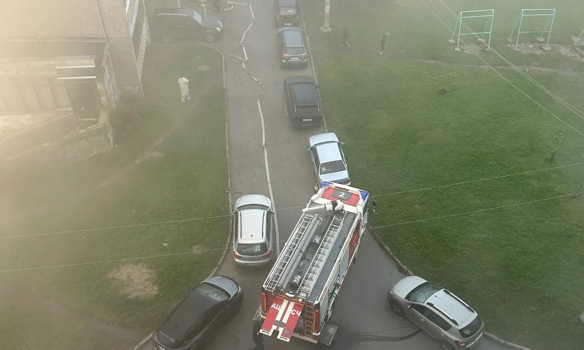 🚒 Пожар в Петрозаводске: из горящего дома вывели шесть человек