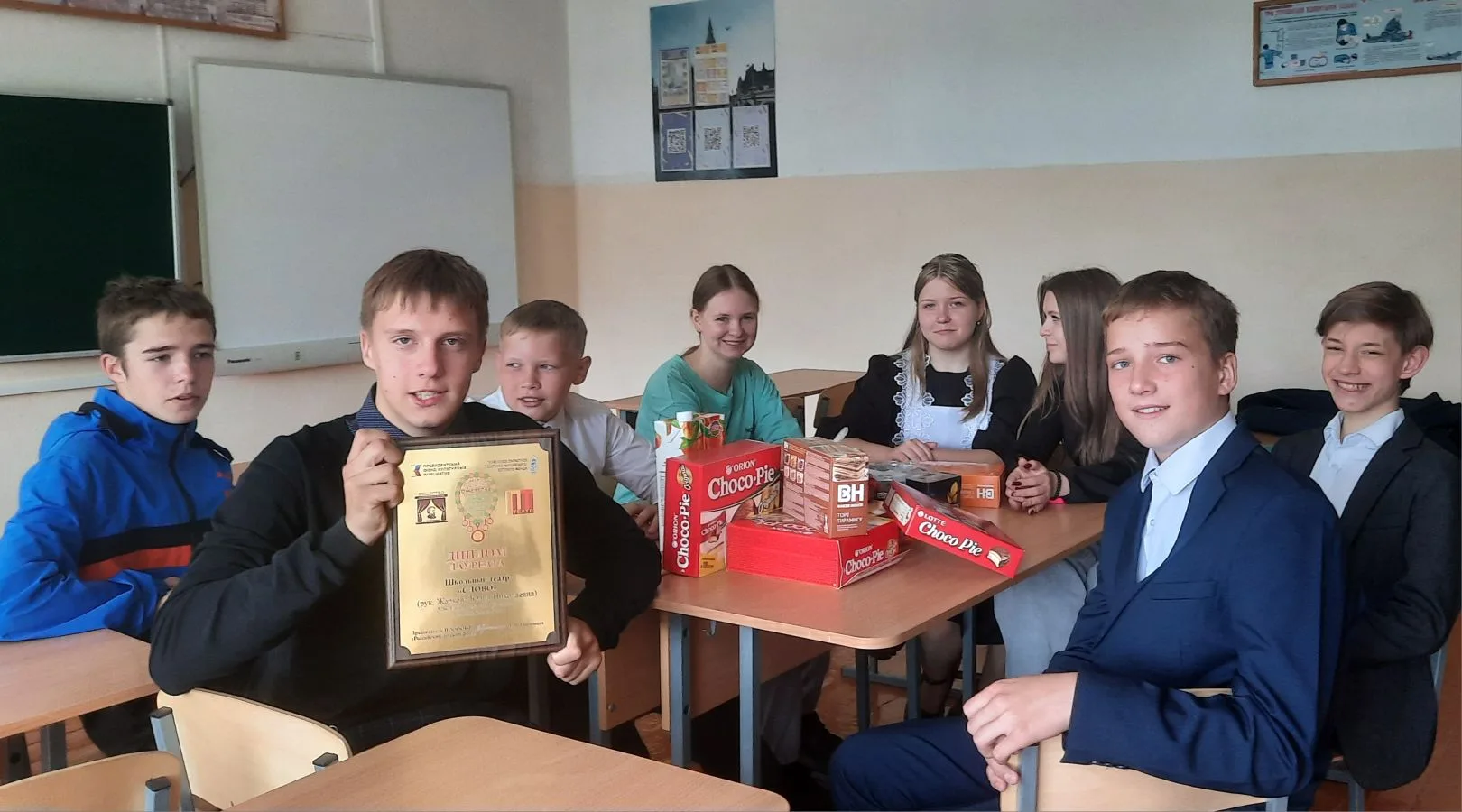 Школьный театр "Слово" отпраздновал закрытие сезона.