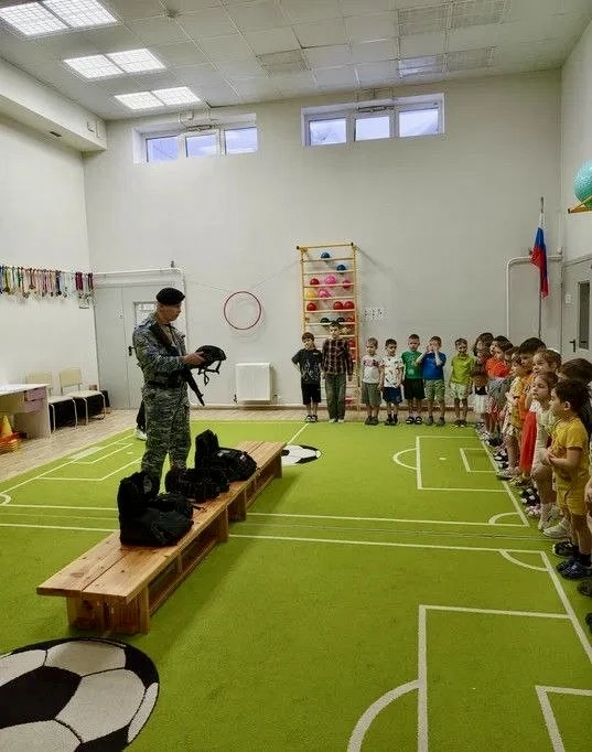 🫡🧒Судебный пристав Кузбасса провел «Урок мужества» для воспитанников детского сада    🕐В преддверии 