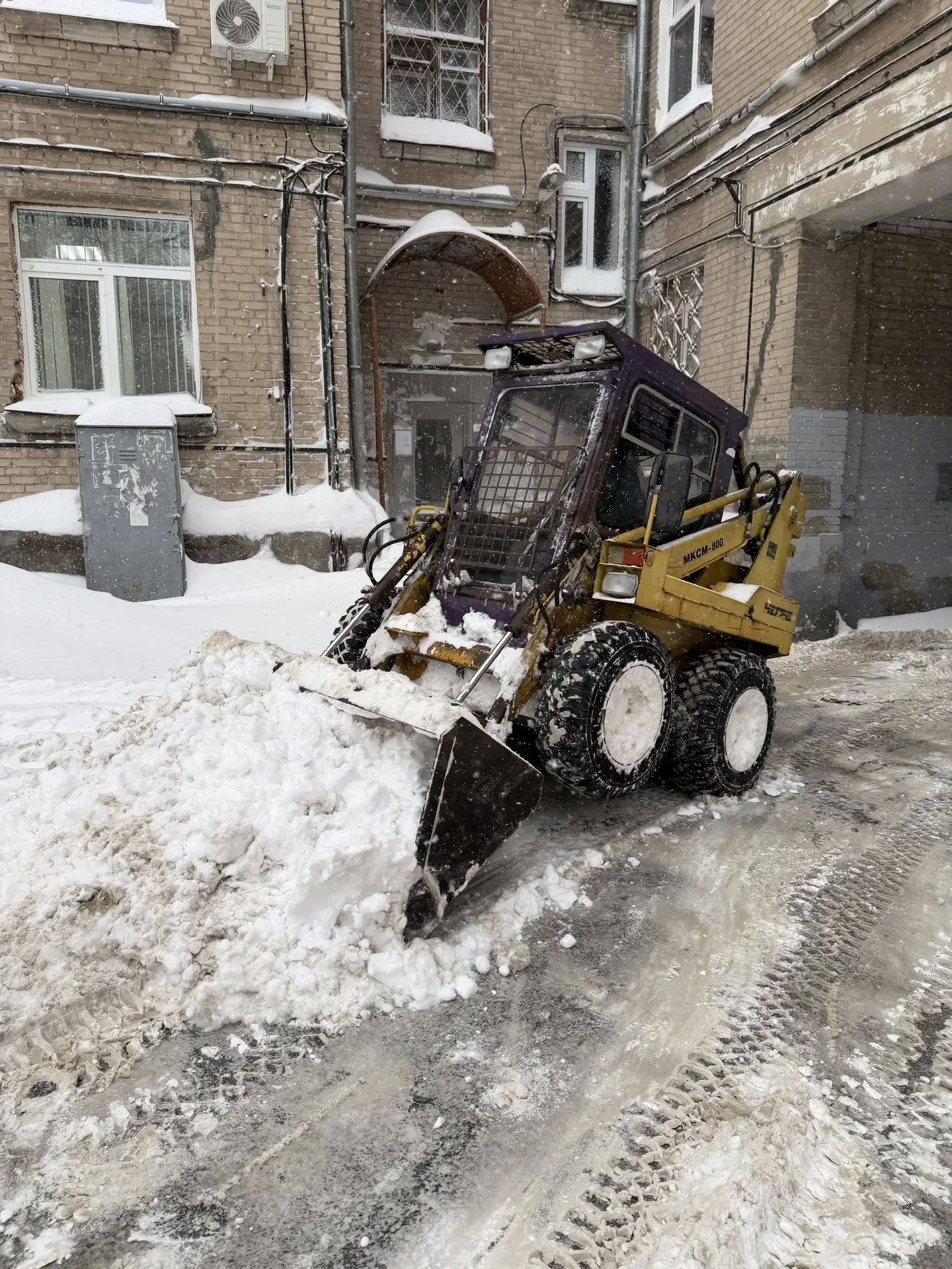 Важная информация для жителей!❄️  Сегодня, 4 января 2026 года, в Казани наблюдается сильный снегопад