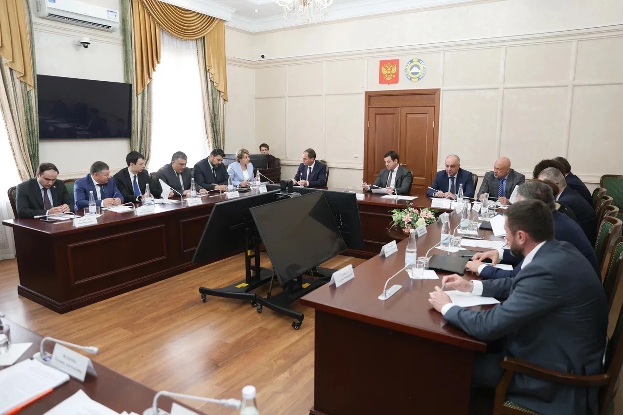 Сегодня в малом зале Дома правительства Карачаево-Черкесской Республики состоялось очередное заседан