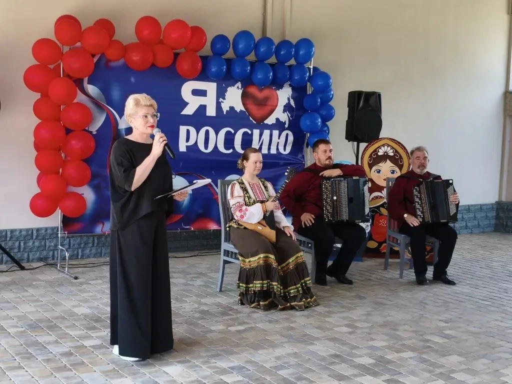 А еще сегодня прошел концерт творческих коллективов МБУК «СДКиС ст. Елизаветинской», посвященный Дню