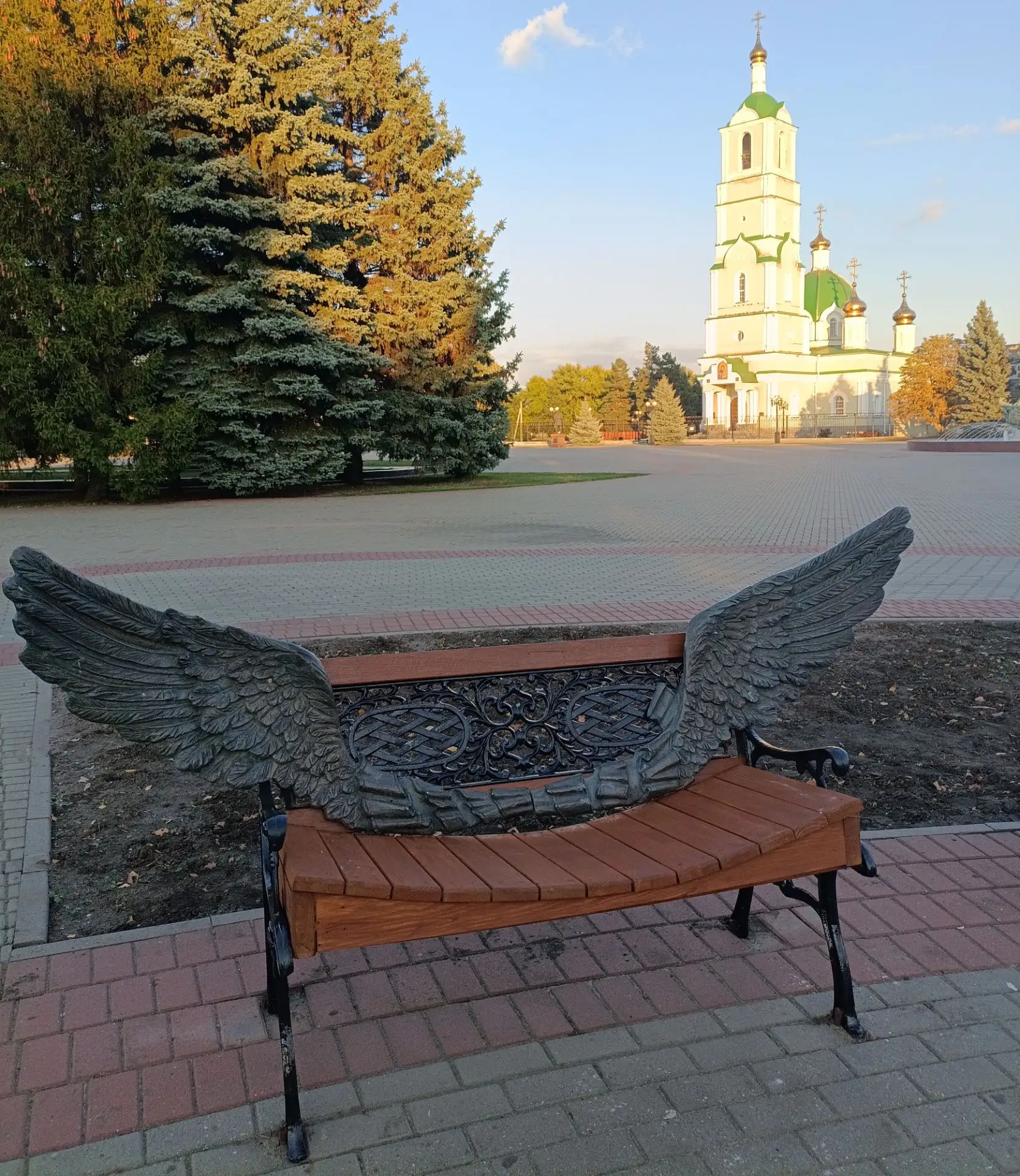 В Мучкапском округе вернули к жизни «Скамью примирения» Зураба Церетели.