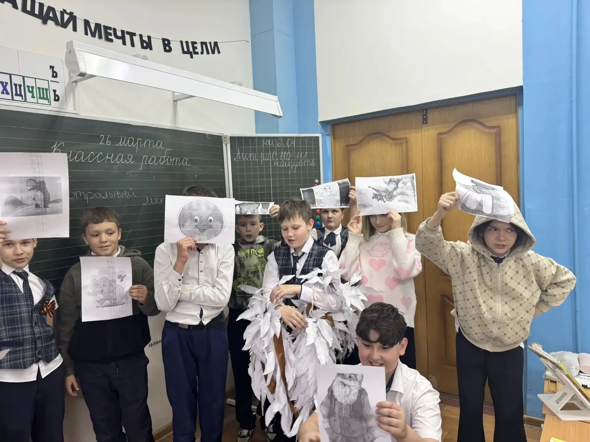 🎭Всемирный день театра  Учащиеся 4Г класса приняли активное участие в акциях, приуроченных к Всемирн