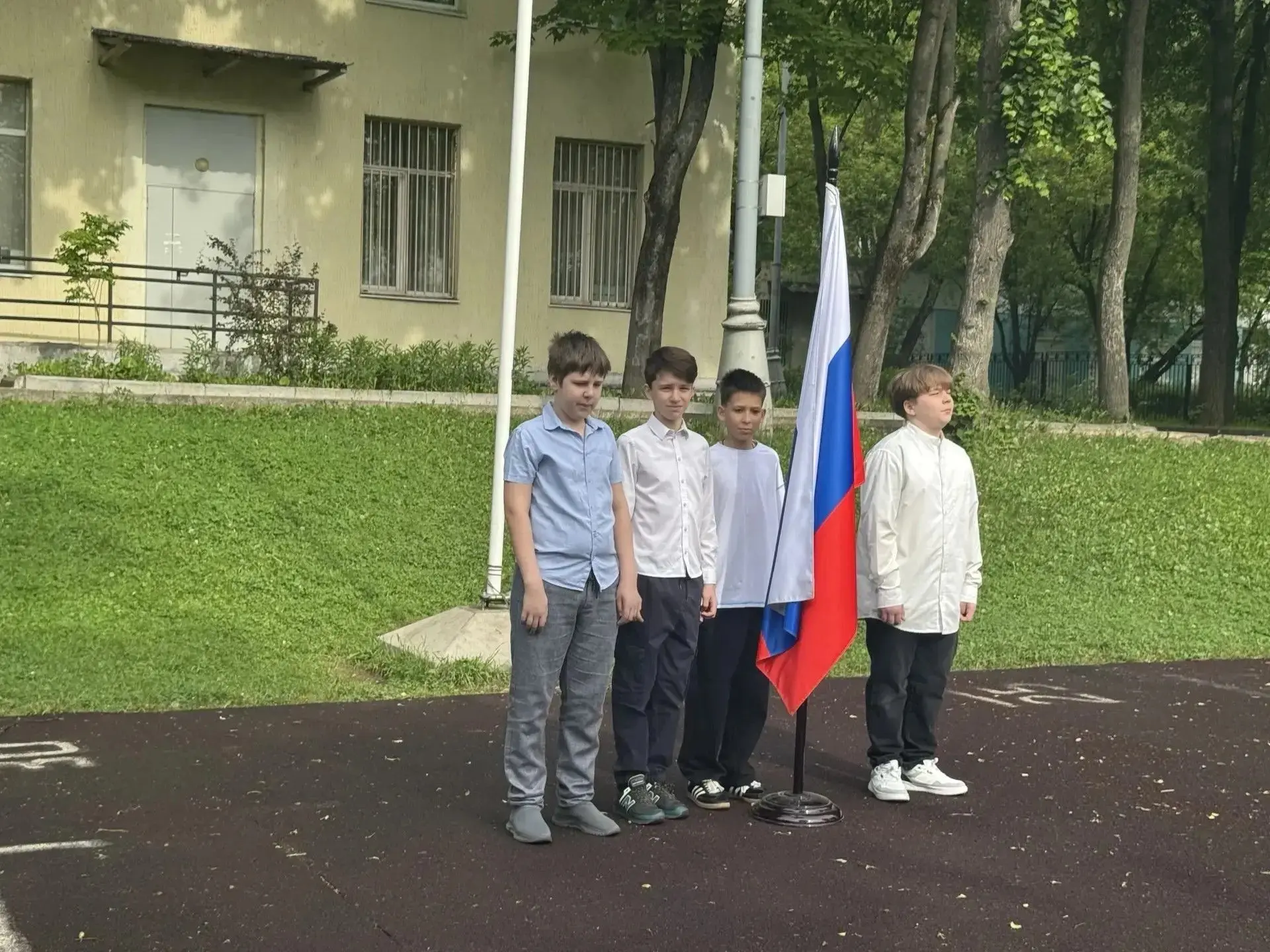 🇷🇺☀️ Сегодня в нашей школе прошла последняя в этом учебном году церемония поднятия Государственного 