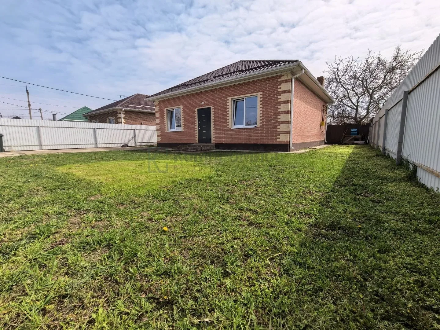 📍Быстрое заселение: дом с ремонтом, местом для бани и беседкой

🏡Дом 86 м2 (3 комнаты, кухня-гoсти