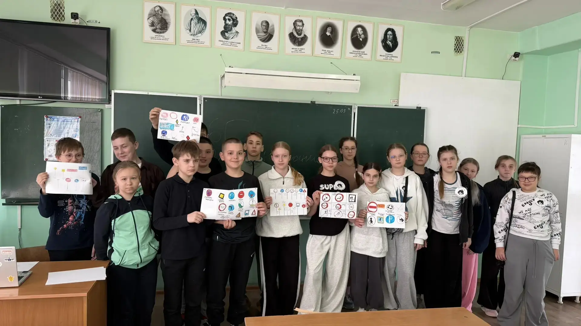 Насыщенный день сегодня прошел в пришкольном лагере в ходе отборочного этапа «Зарница 2.0».  Ребята 