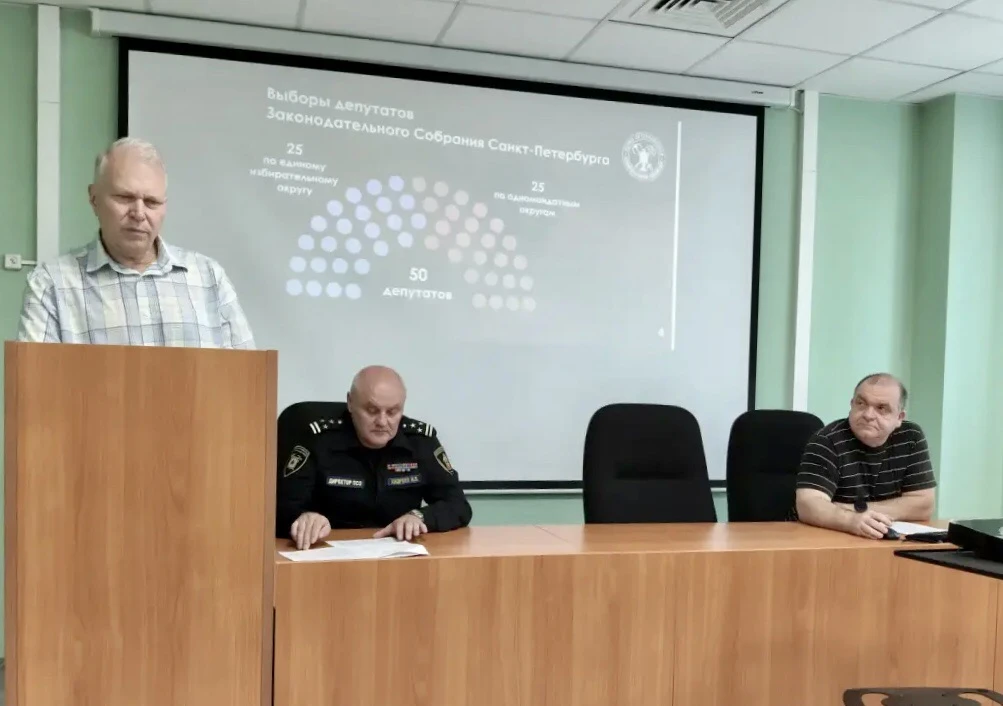 Сегодня в пожарно-спасательном отряде Калининского района состоялась встреча с коллекти...
