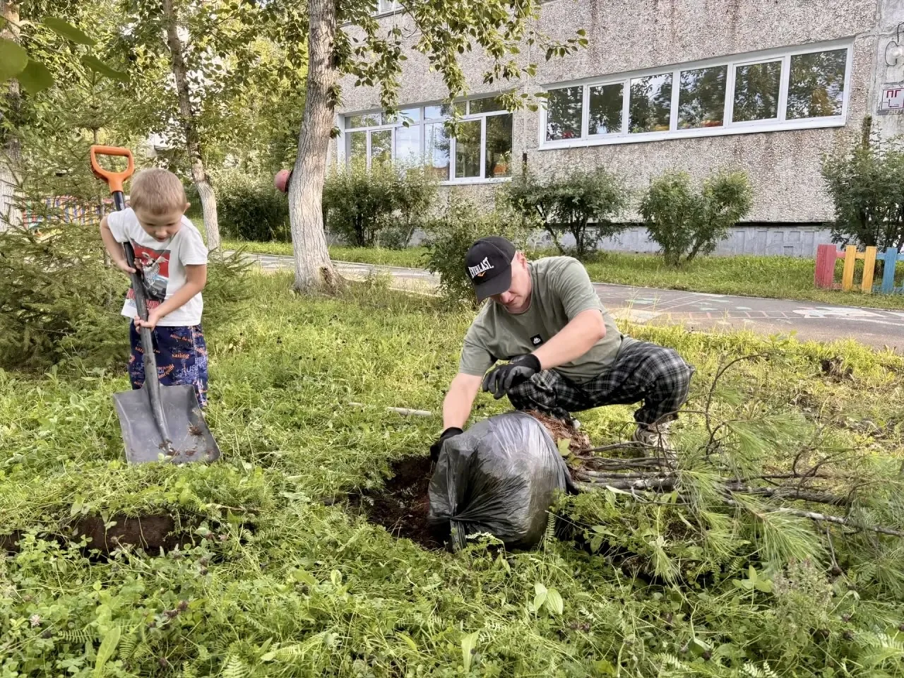 Здравствуйте, уважаемые родители и гости! 🐬