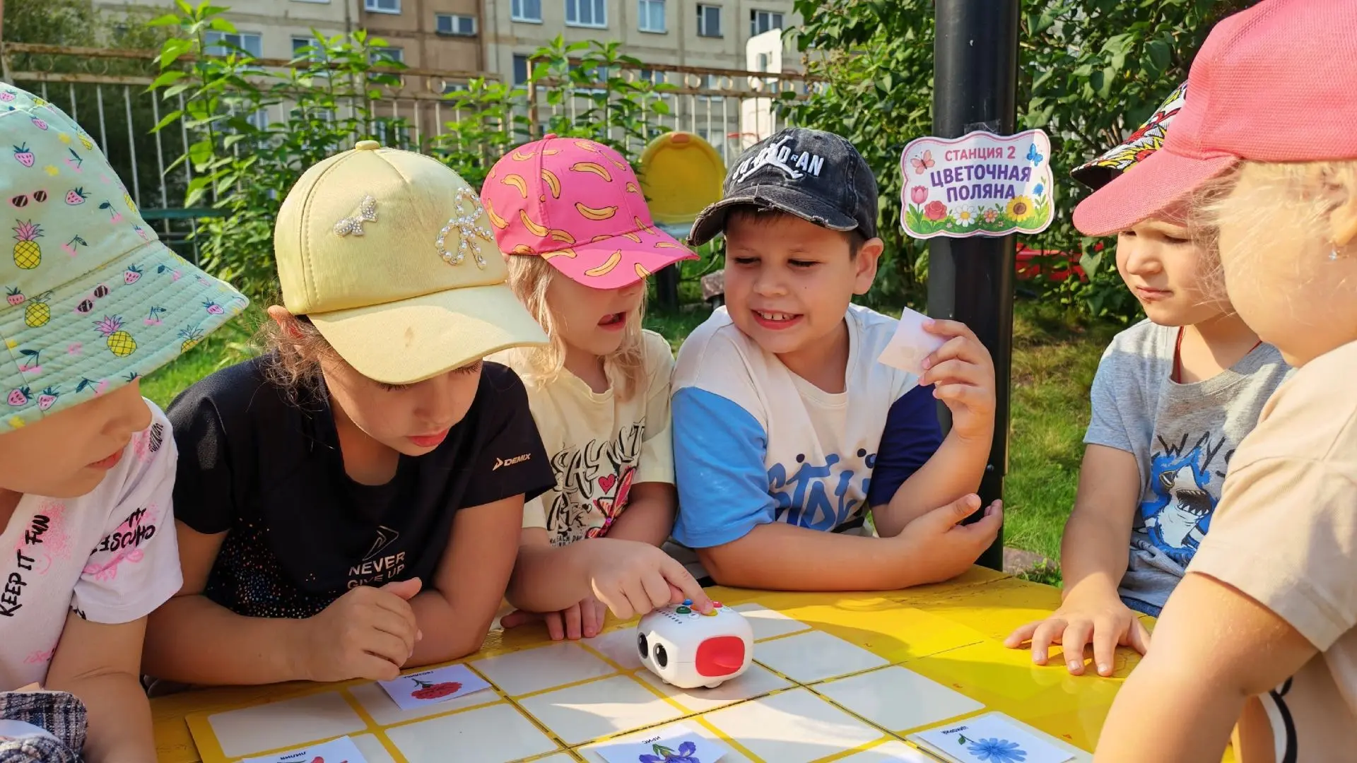 В старшей группе «Лучики» прошло увлекательное мероприятие «Сокровища лета». Дети отпра...