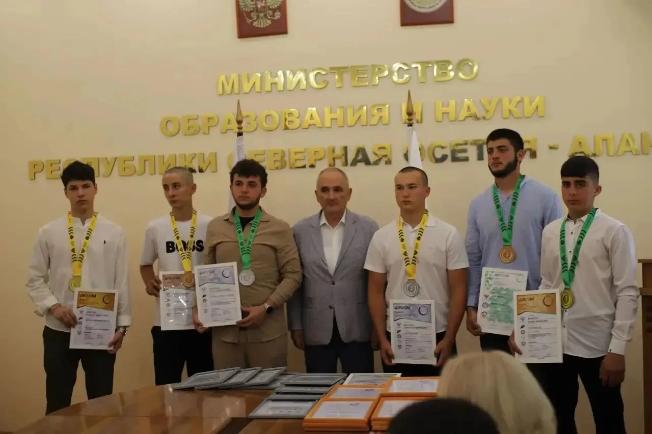 В Минобразования Северной Осетии торжественно наградили победителей чемпионатов «Профессионалы» и «А