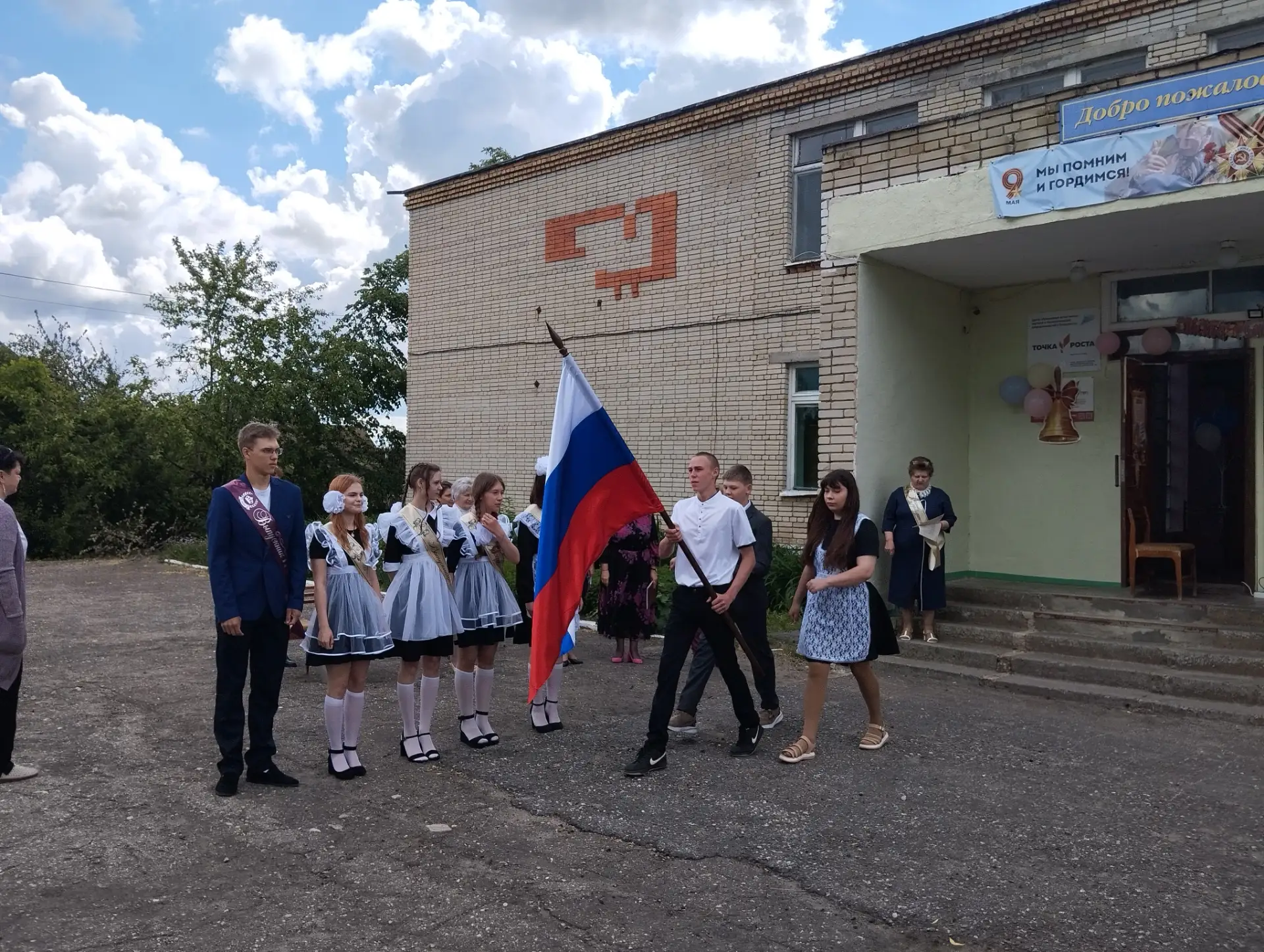 🔔 Для выпускников Чунаковской школы прозвенел последний звонок