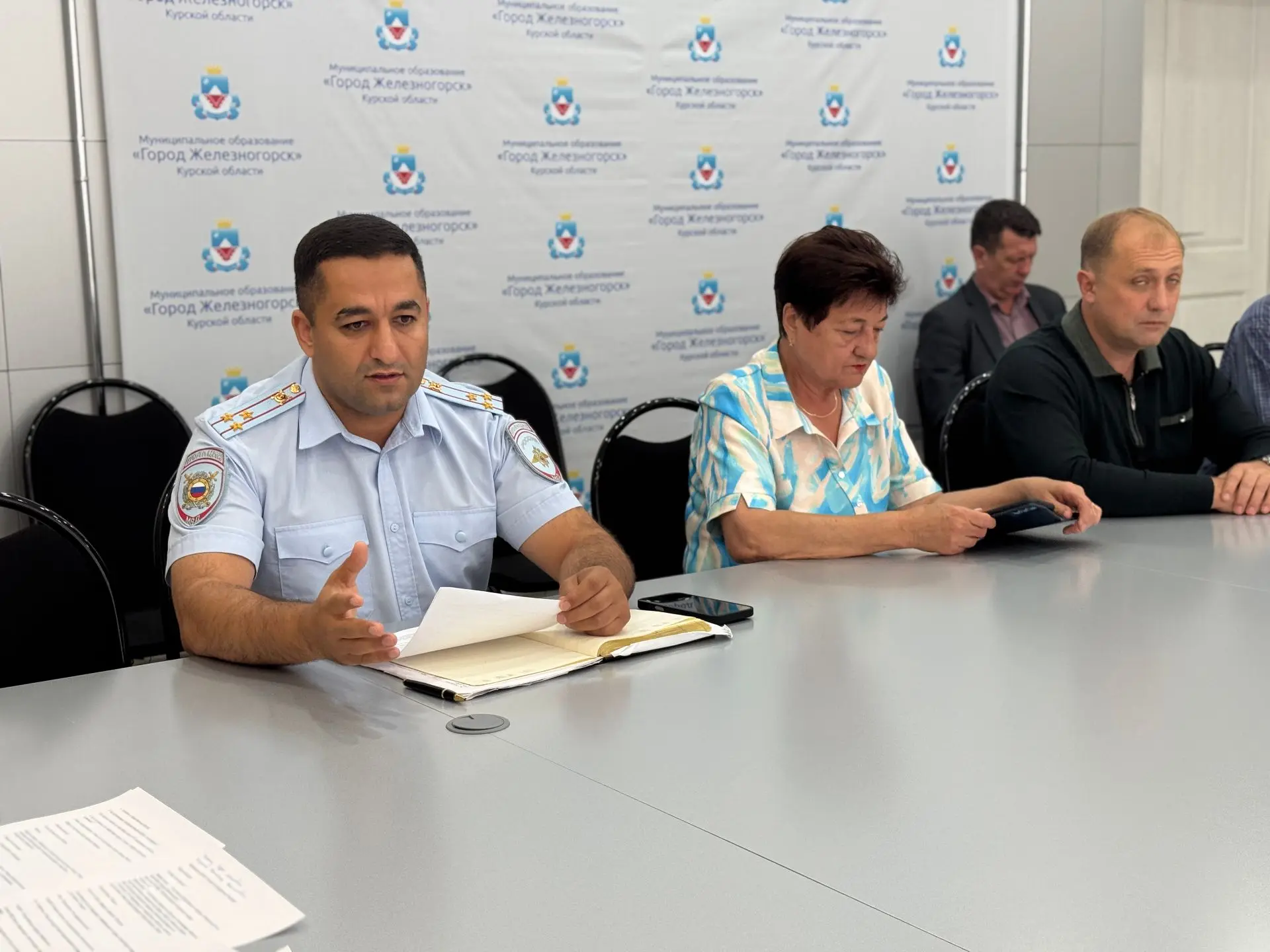 👮‍♂️Начальник железногорской полиции встретился с членами Общественного совета города.