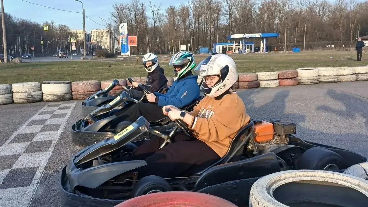 Встречаем каникулы ✨   27 марта 9А провёл в режиме «турбо». Сначала был 🥌 КЕРЛИНГ: это было мощно! О