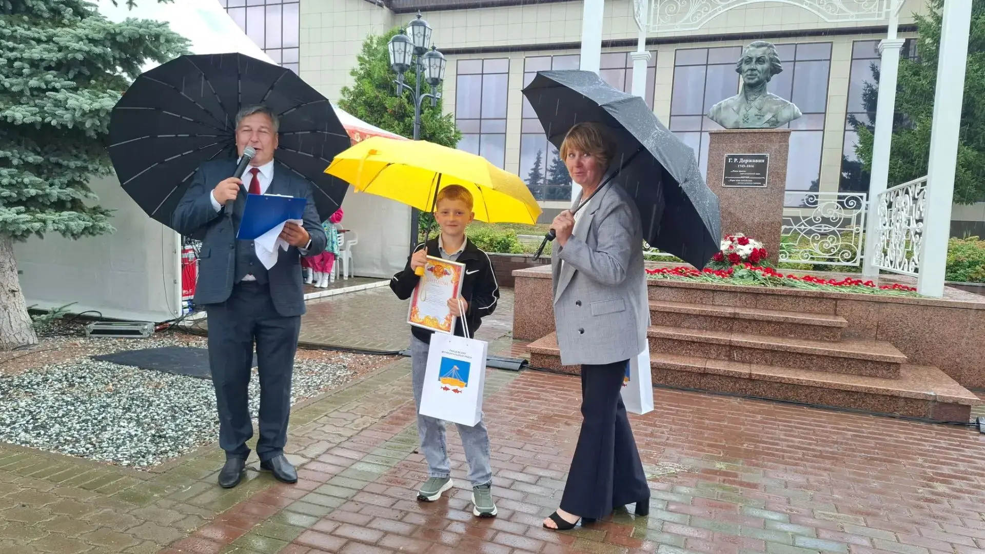 Сегодня в г. Лаишево состоялось награждение победителей  районного конкурса детского поэтического тв