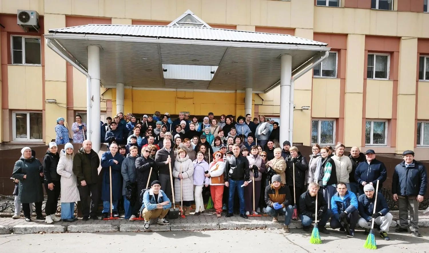 1 мая объединяет людей труда в 142 странах мира. Среди них – коллектив Окружной клинической больницы