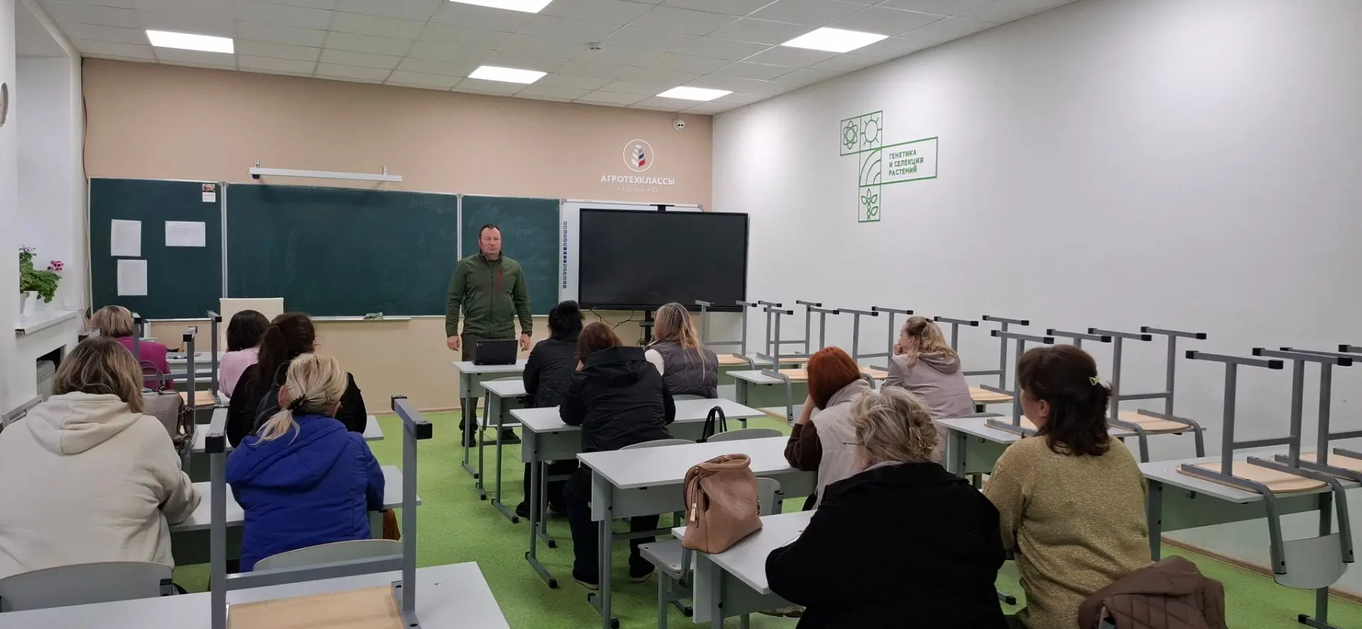 Вчера в нашей школе состоялось родительское собрание для  родителей 8–9 классов.  Темой...