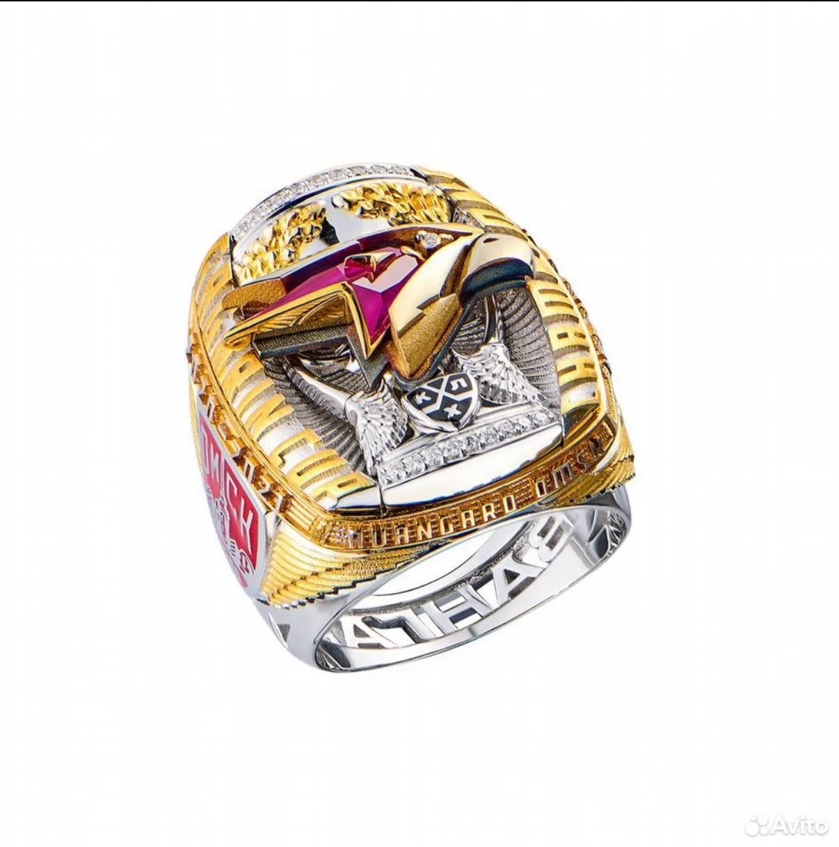 🏆 Чемпионский перстень «Авангарда» выставили на продажу за 387 тысяч рублей.