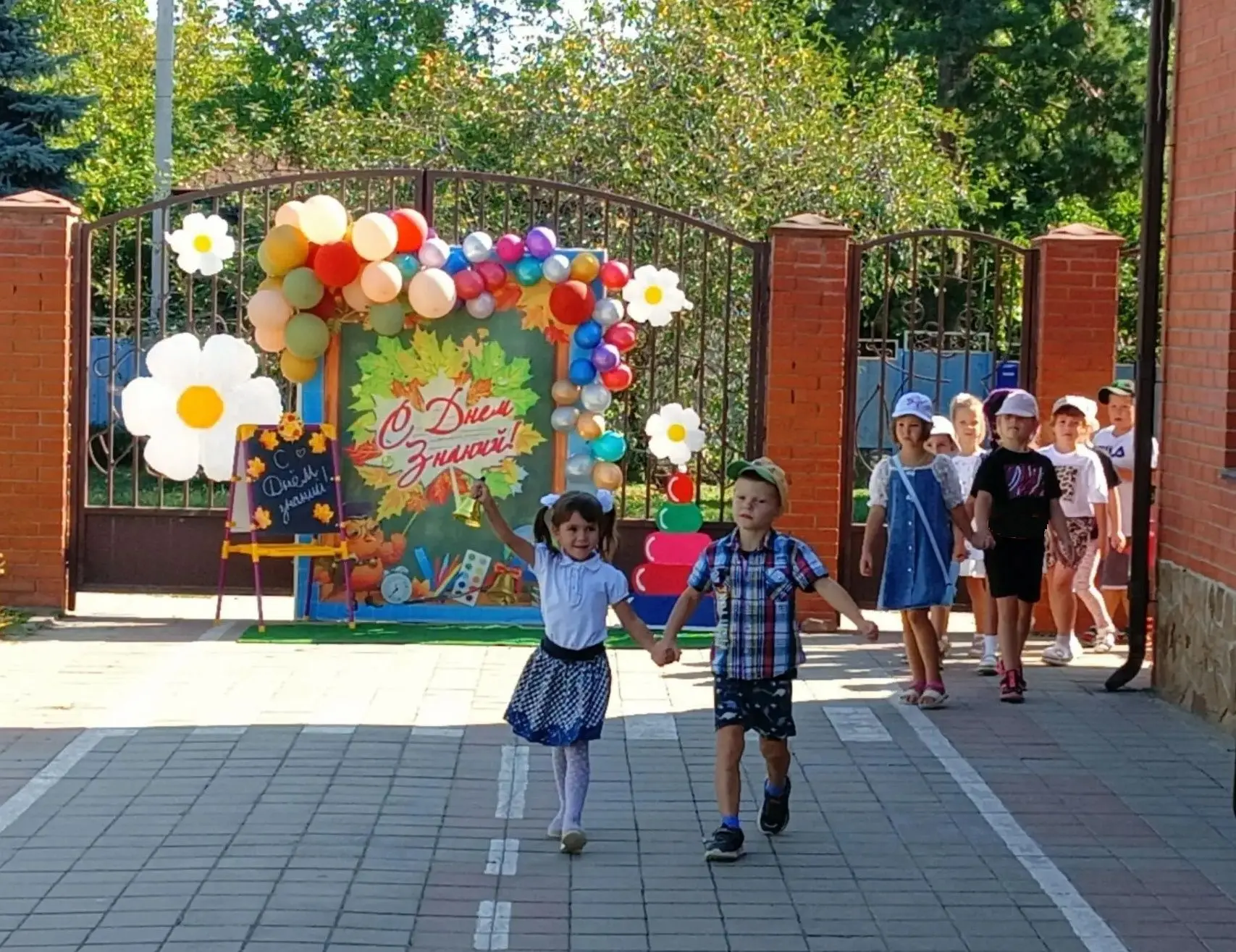 Хотя День знаний в детском саду не такой официальный, как в школе, этот праздник тоже о...