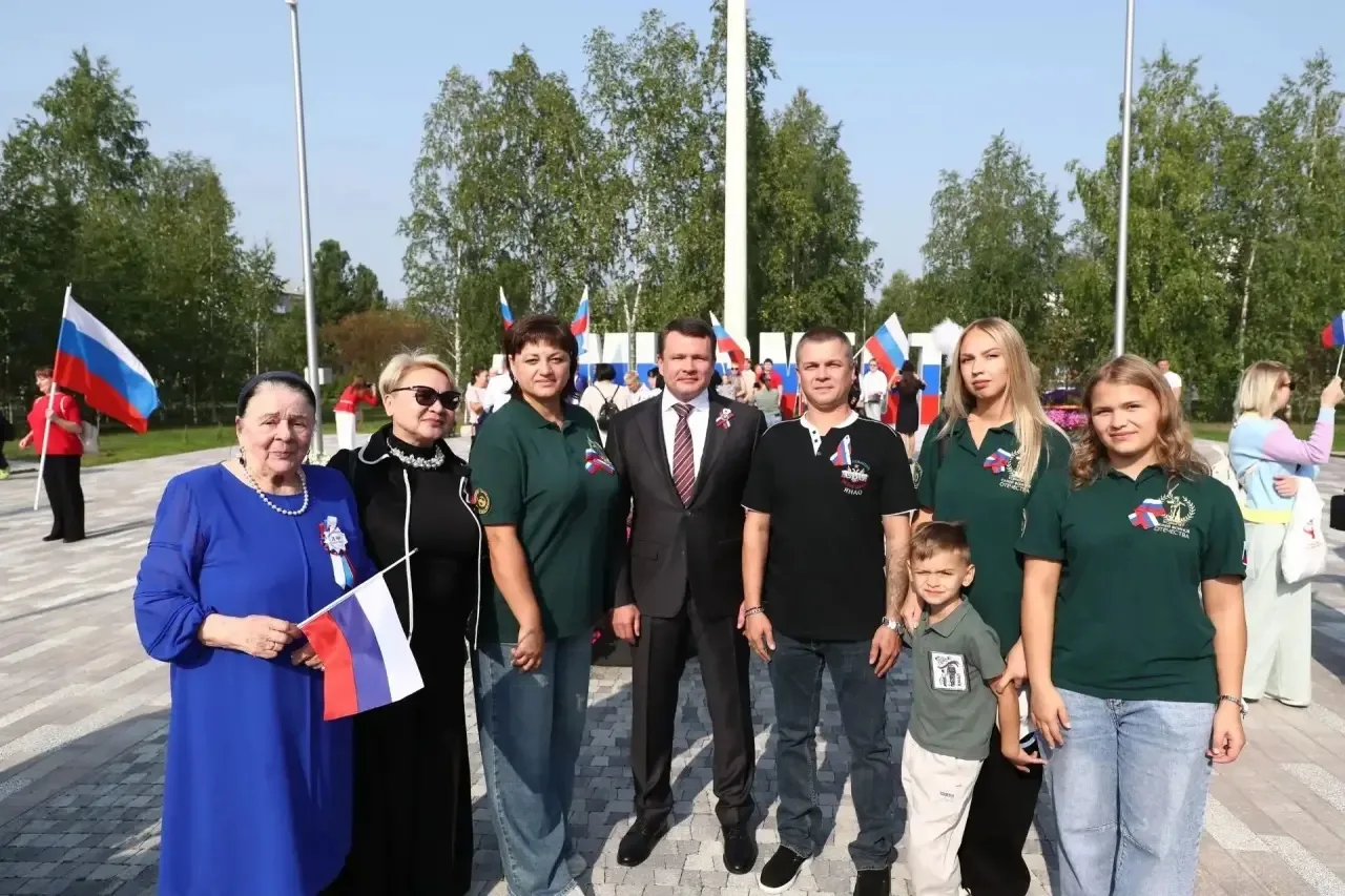 Ветераны СВО стали главными героями празднования Дня флага на Ямале