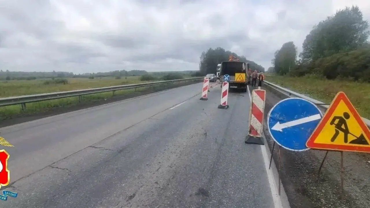 Автоинспекторы ввели реверсивное движение на участке автодороги в Каменском районе