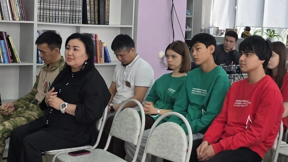 Патриотическое воспитание в действии: участие в форуме «Молодежь за добро и Родину» 📚🎖  Сегодня деле