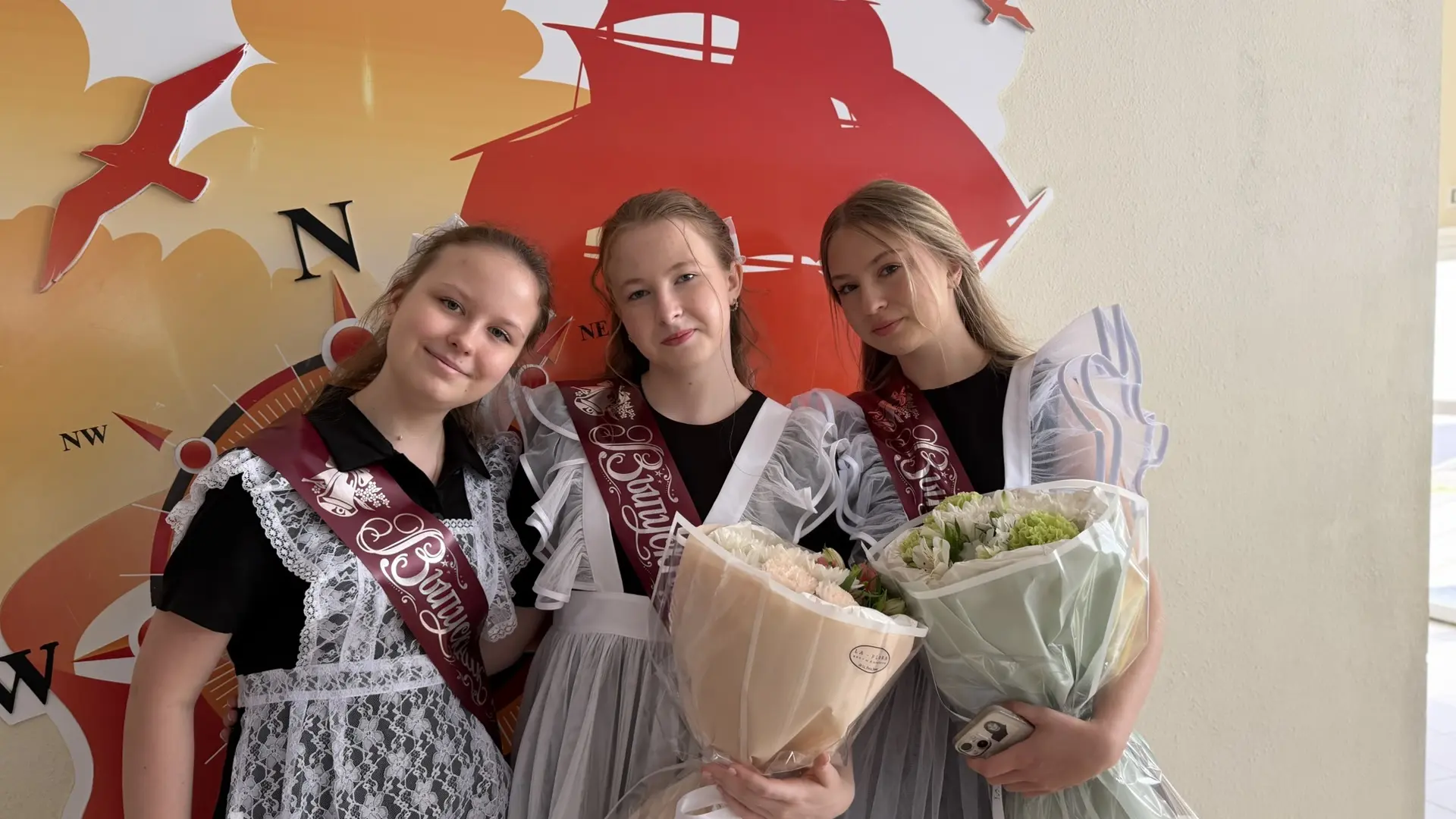 🎓 С праздником, выпускники!  Сегодня, 26 мая 2026 года, наш школьный двор снова наполнился звуками п