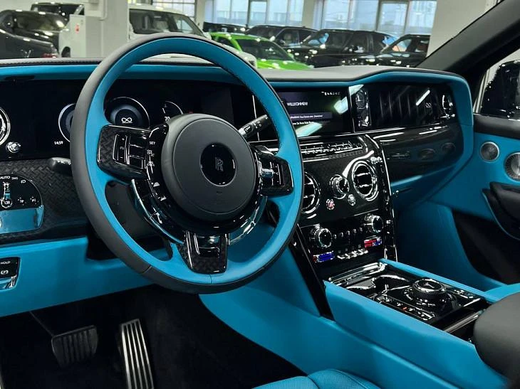 🚘 Rolls-Royce Cullinan Black Badge FL