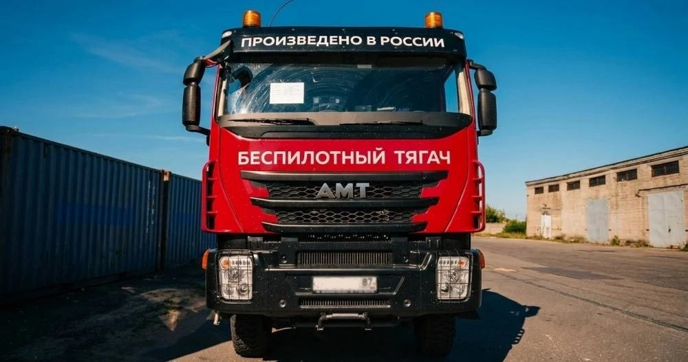 Беспилотный тягач для золотодобычи прибыл в чукотский порт Певек
