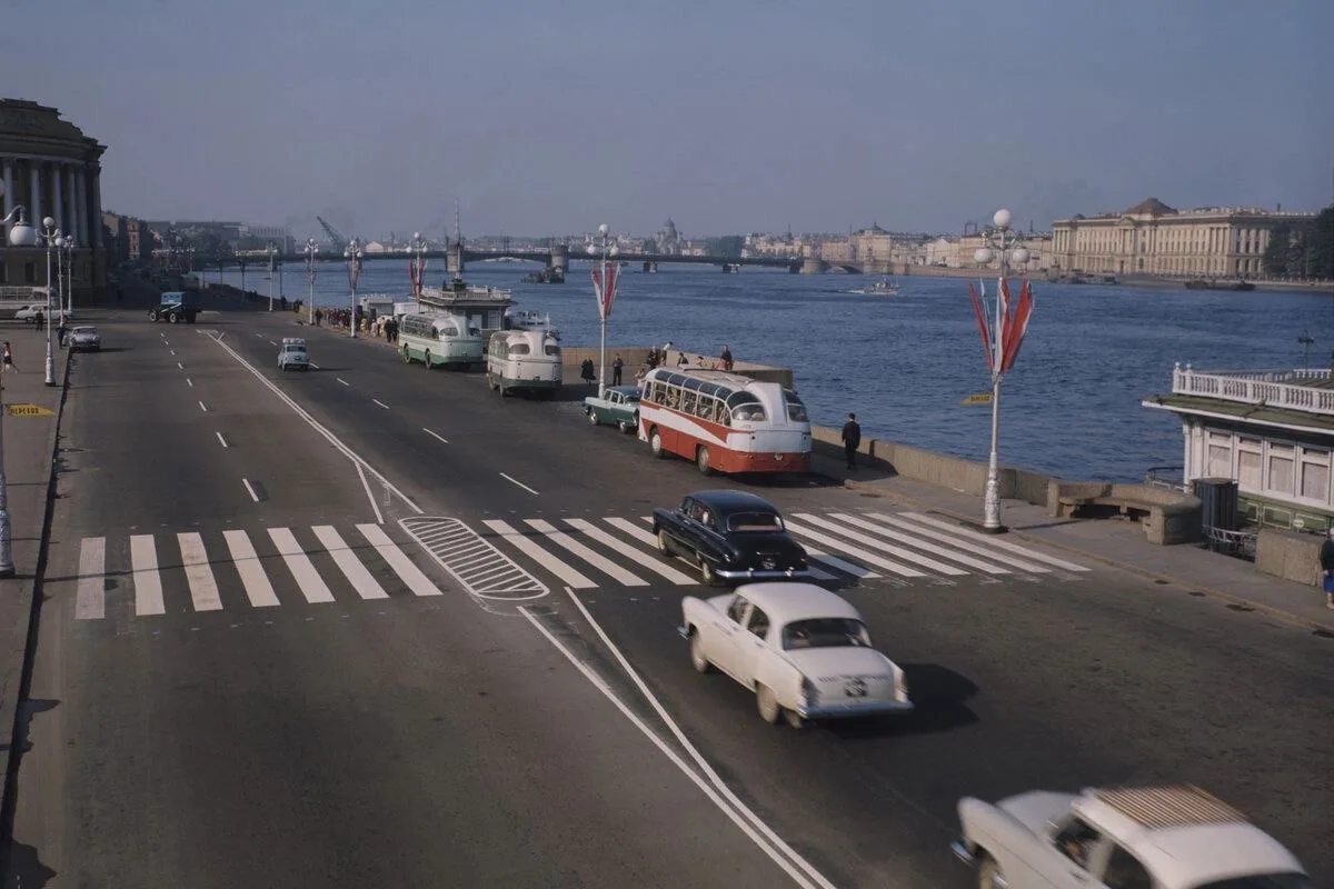 📸 Ленинград на фотографиях 1970 года

А ведь с тех пор прошло уже полвека...

💬 Петербургские исто