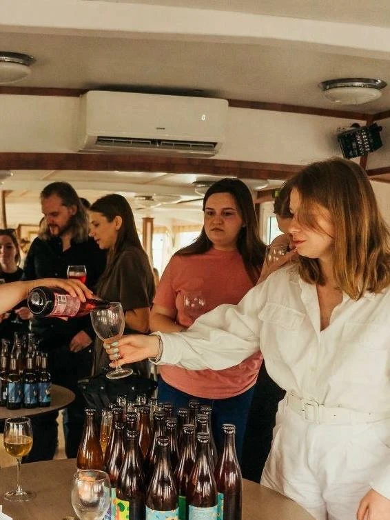 Первый план на майские — плыть по Неве и дегустировать сидр безлимитно!  🚢  Заодно можно открыть теп