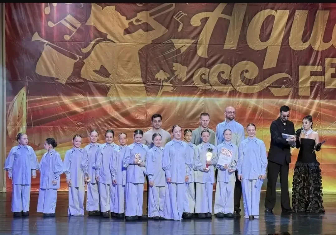 🎉 Поздравляем Богомолову Лолиту, ученицу 4 "Г" класса школы 80, которая со своим танцевальным 💃🕺колл