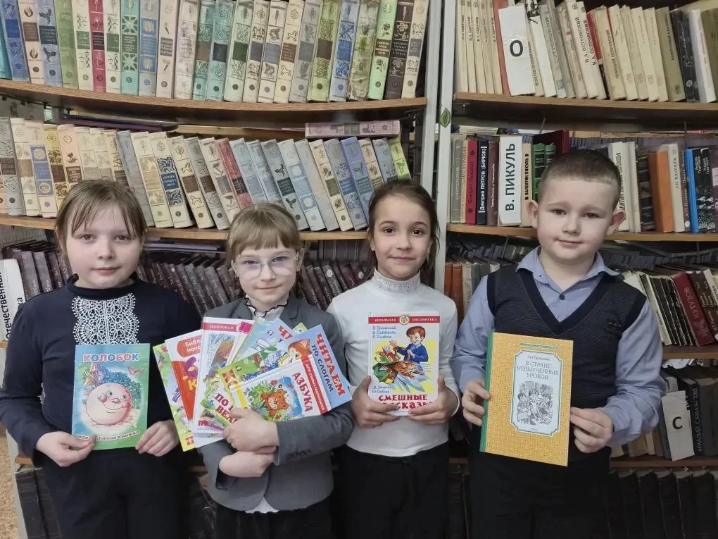 📚«Подари книгу»  Дорогие друзья!  Спасибо вам большое за участие в акции «Подари книгу». Благодаря в