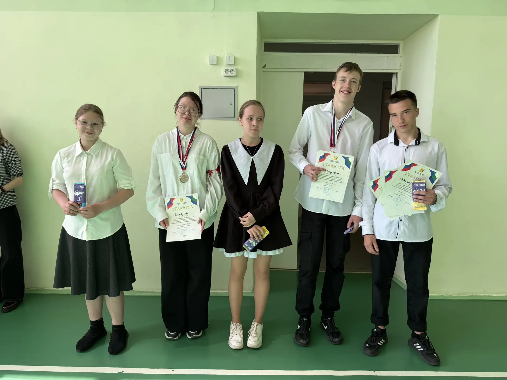 🏆 Гордость школы на линейке!