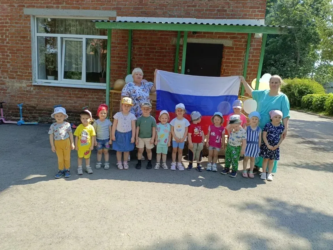 🇷🇺 С Днём России! 🇷🇺

Сегодня особенный день — праздник нашей Родины, её истории и будущего! И н