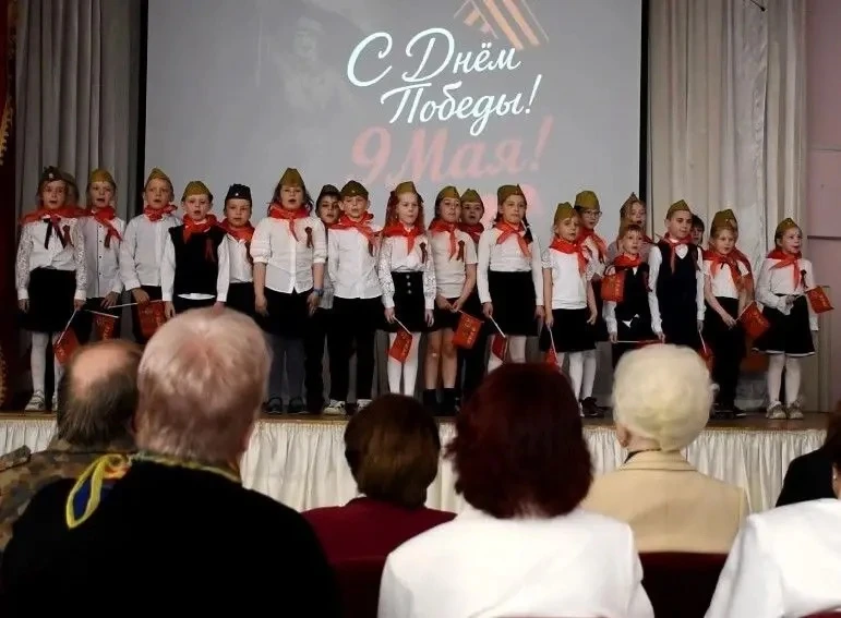 ❤️ Маленькие сердца с большой благодарностью: концерт к 9 Мая в начальной школе  В преддверии 9 Мая 