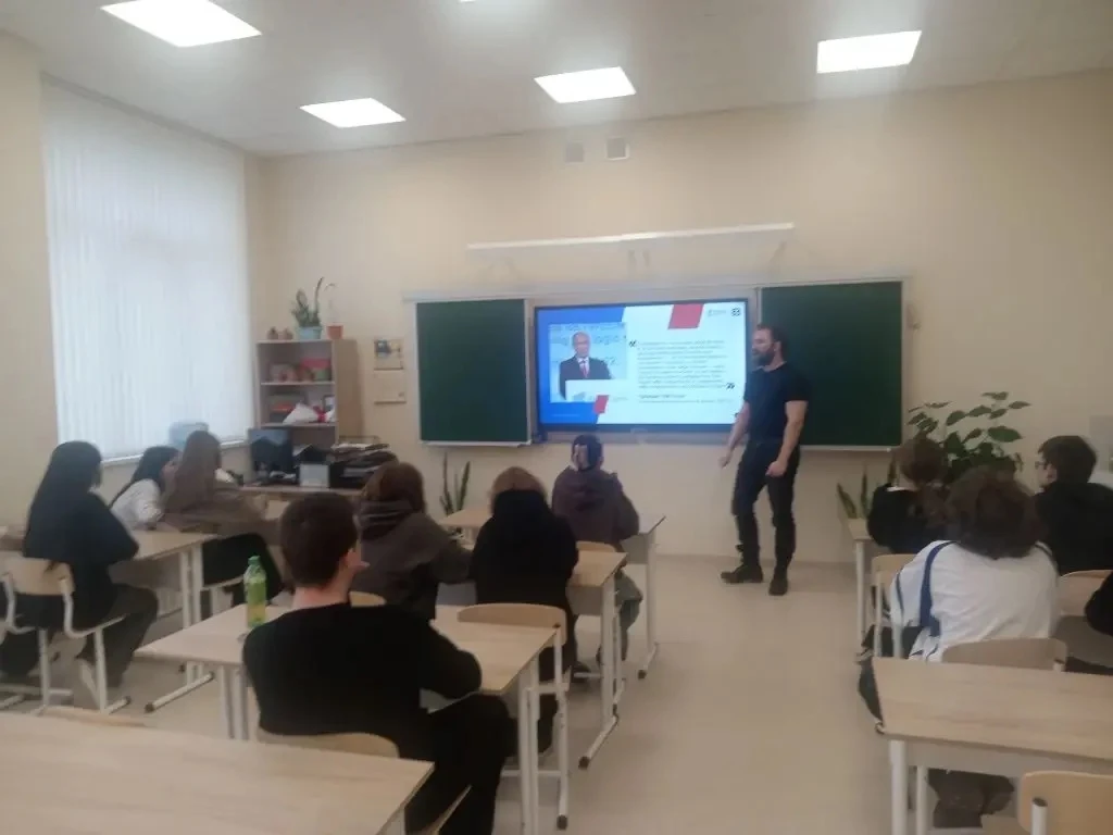 🪖В рамках реализации проекта Российского общества «Знание» для учащихся 9 классов,  учителем истории