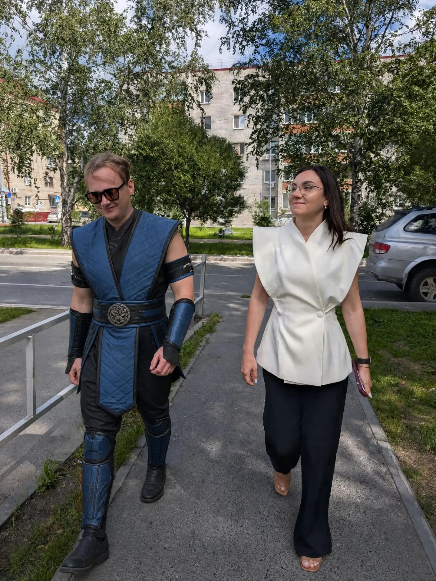 Саша фанат Mortal Kombat и заметил, что наряд Алены похож на костюм из игры. А вы как думаете у кого