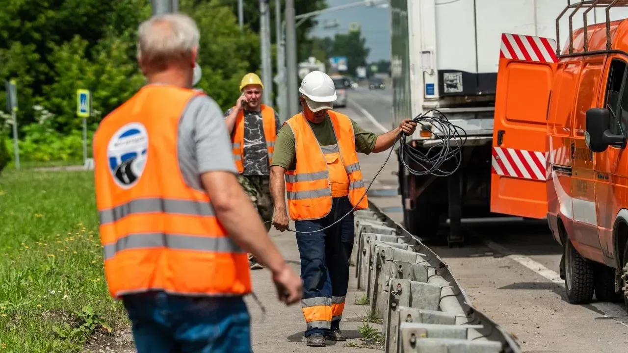 🚧 В Климовске отремонтировали дорожные ограждения на Симферопольской улице