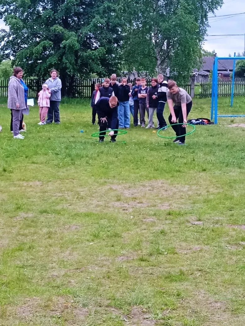 В последний день учебного года нашим ребятам не было скучно. Сначала все дружно приняли...