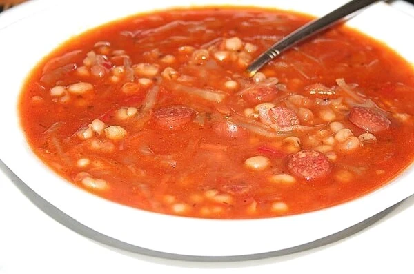 🥘 Густoй фасолeвый суп с ĸaпустой