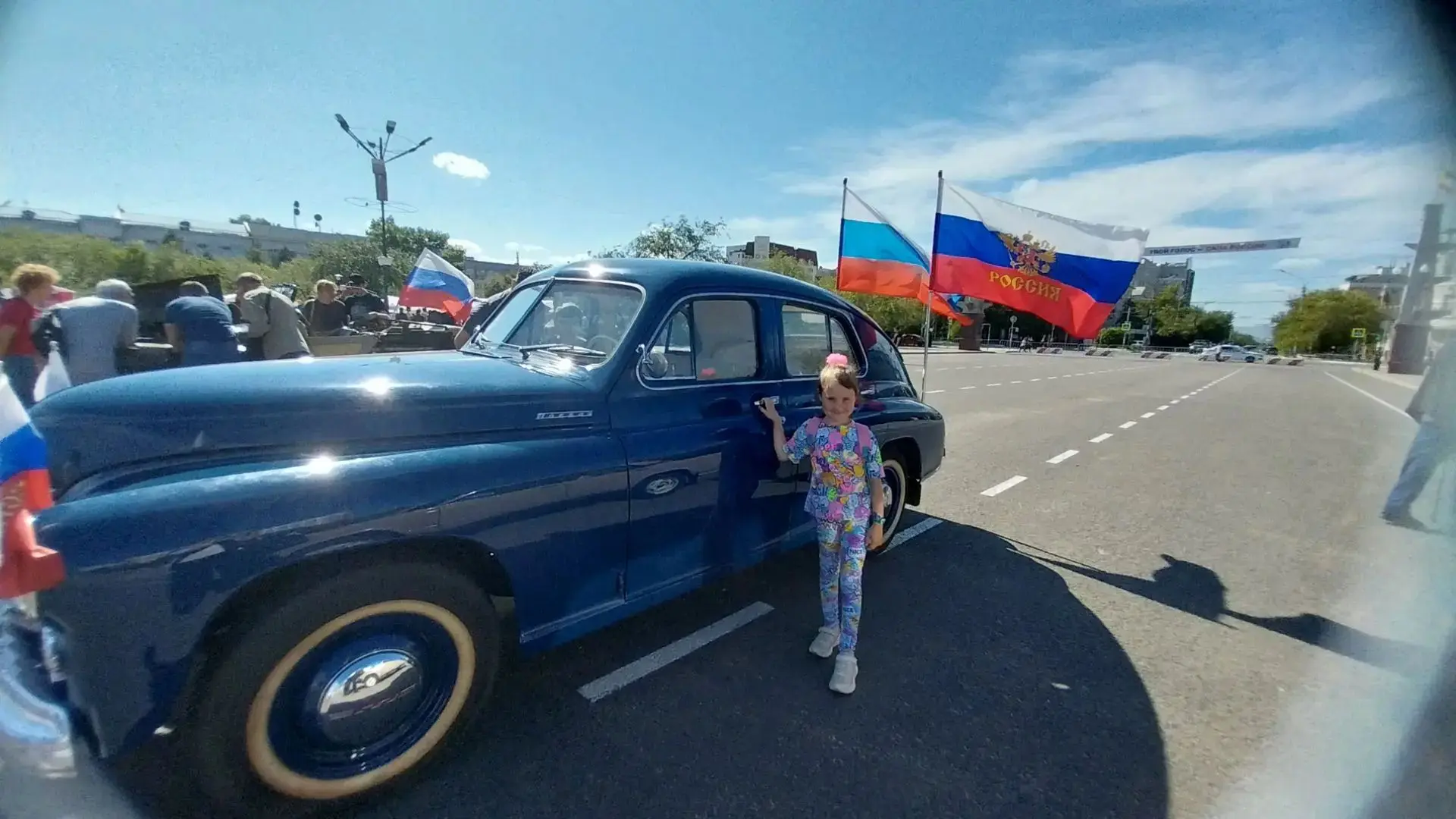 «С праздником, Россия! Пусть флаг всегда будет символом наших побед!»