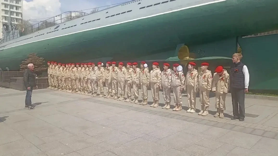 🇷🇺 Юнармейцы нашего отряда — на первой вахте у подводной лодки С-56! ⚓️  Наши ученики приняли участи