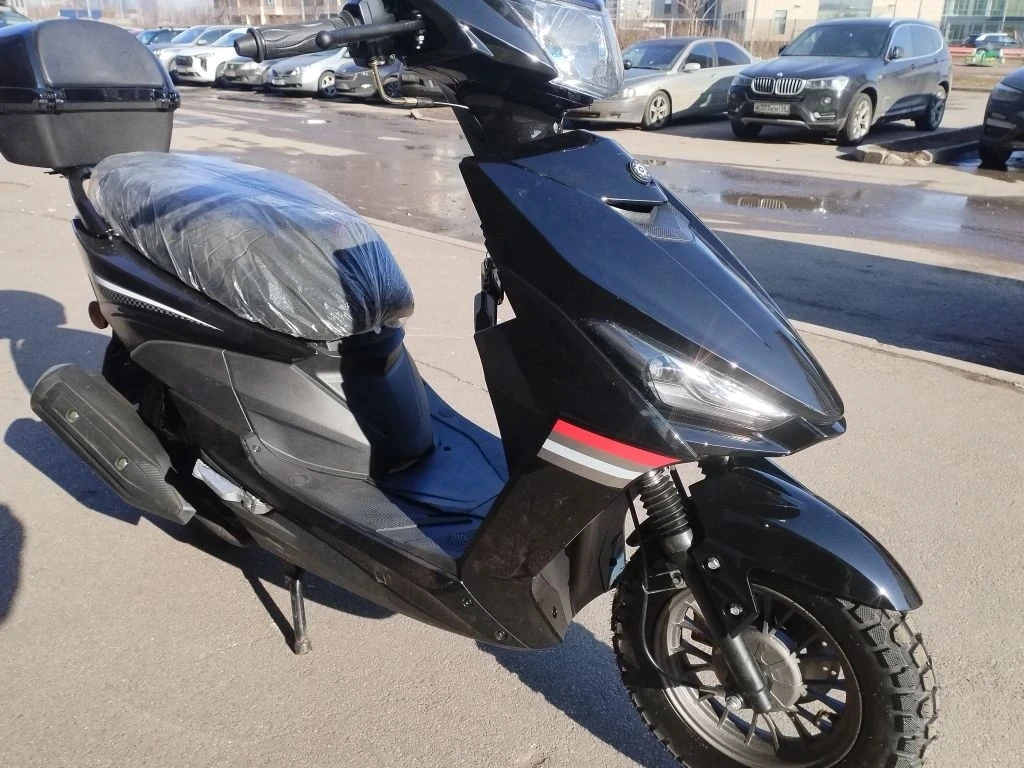 В продаже новый бензиновый скутер  125сс джоггер 4тактный по докам 49.6 куба! Прав не н...