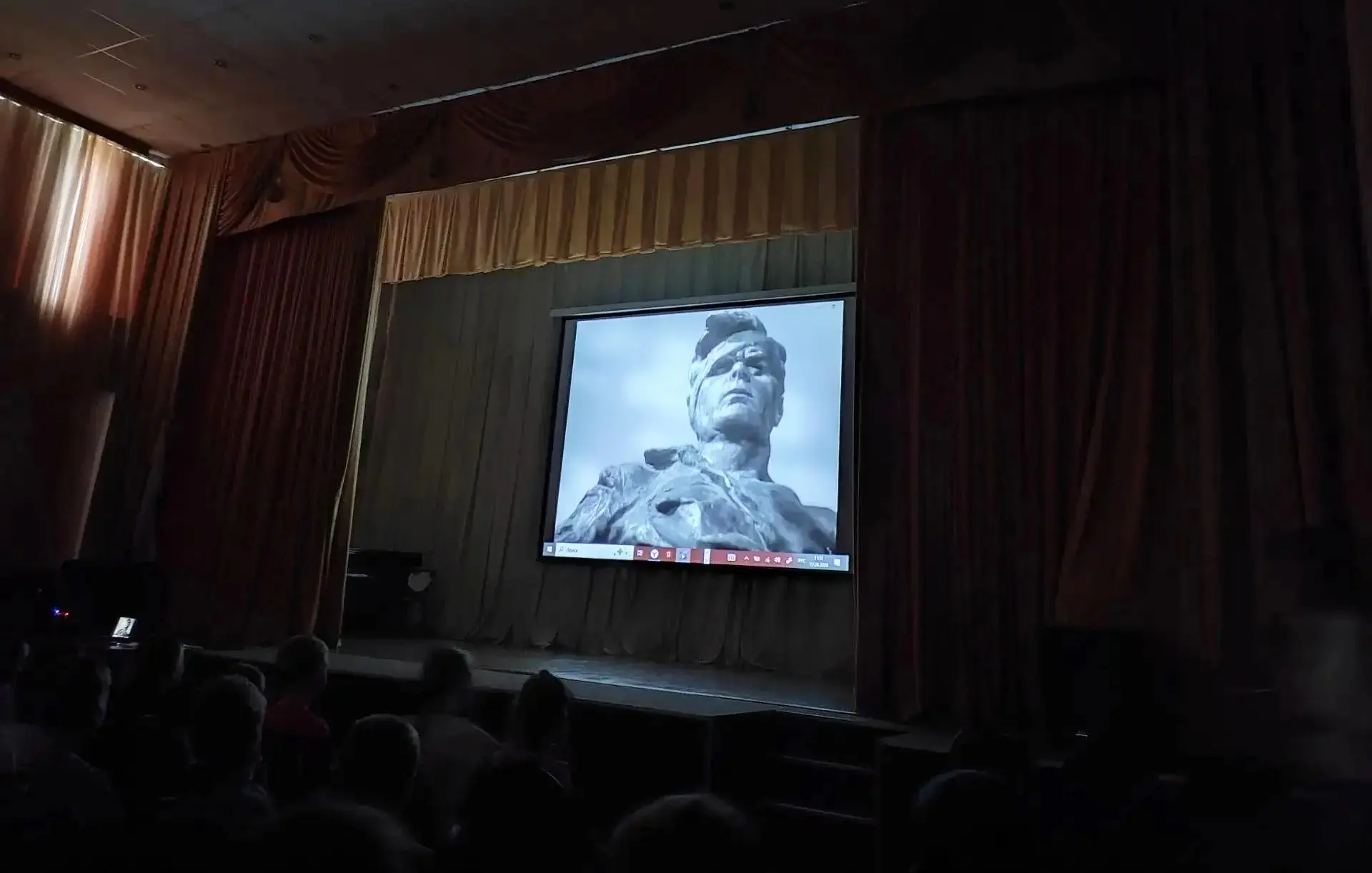 Ко Дню памяти и скорби (22 июня) ребята из ГОЛ "Радуга" посмотрели художественный фильм "Бессмертный