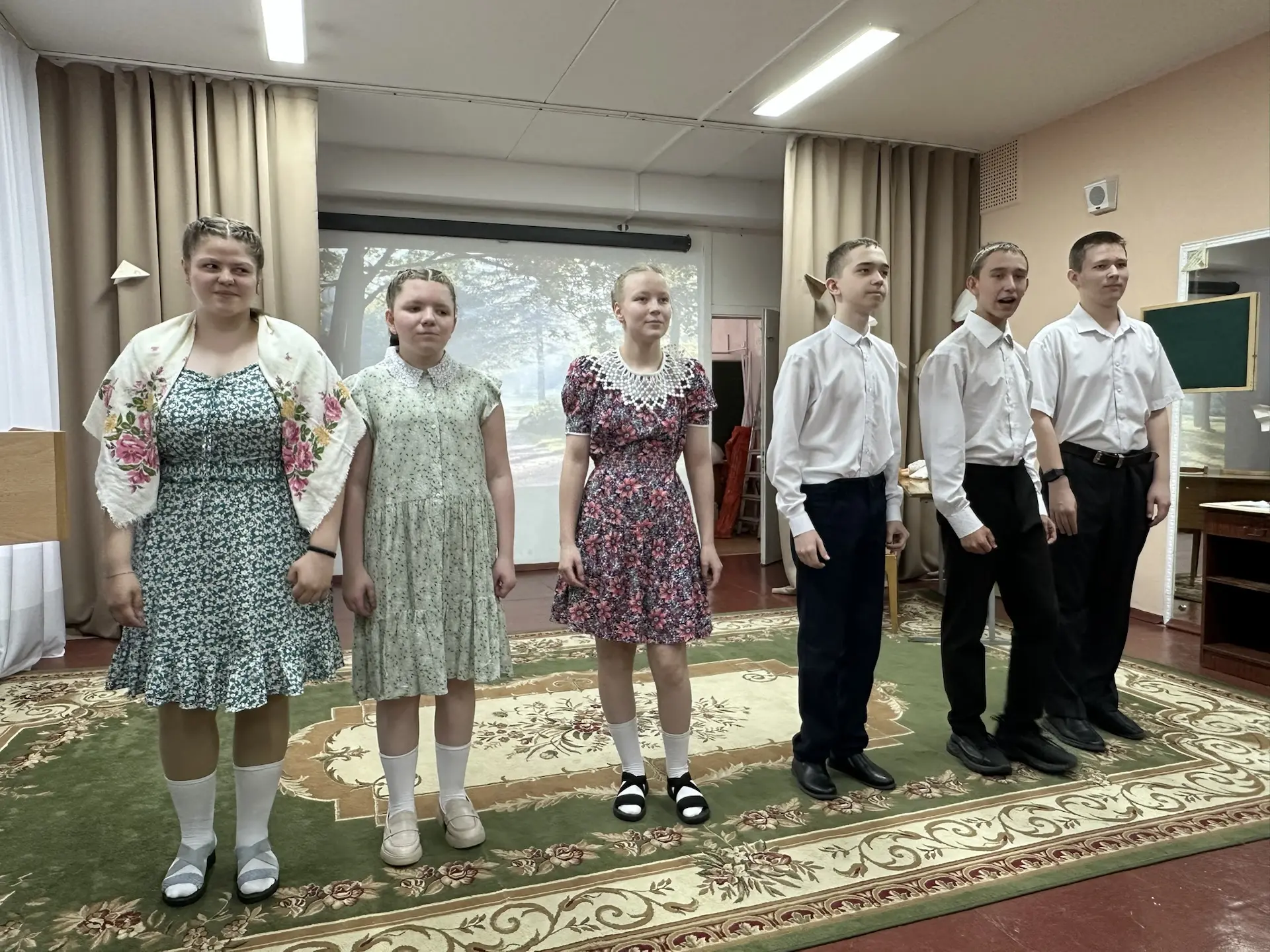 ✨ Сегодня в нашей школе прошёл праздничный концерт, посвящённый 81-й годовщине Великой ...